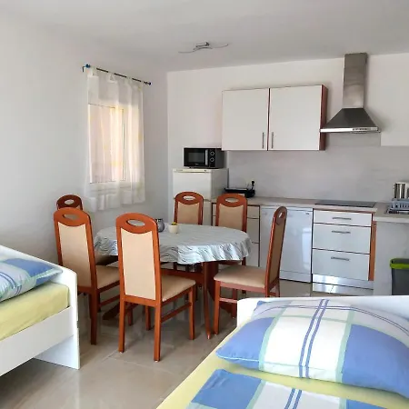 Brkic - Seaview - Sand Beach Apartment Nin